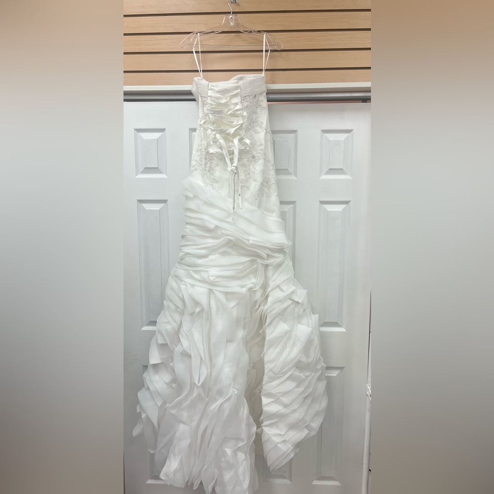 Chic White Ruffled Dress
